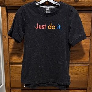 Nike Speckled S/S Tee Black with Multicolor "Just do it” Logo Boys Size Small